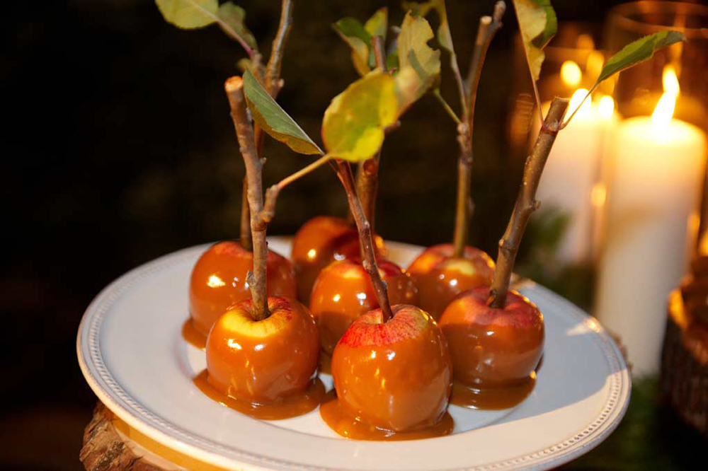 caramel apples for fall wedding menu